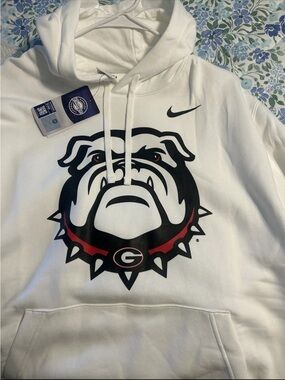 Nike White Hoodie with Georgia Bulldogs Bulldog Graphic